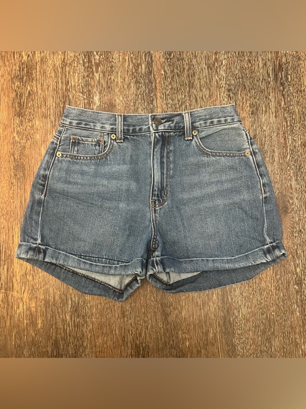 American Eagle Cuffed Mom Shorts Size 4